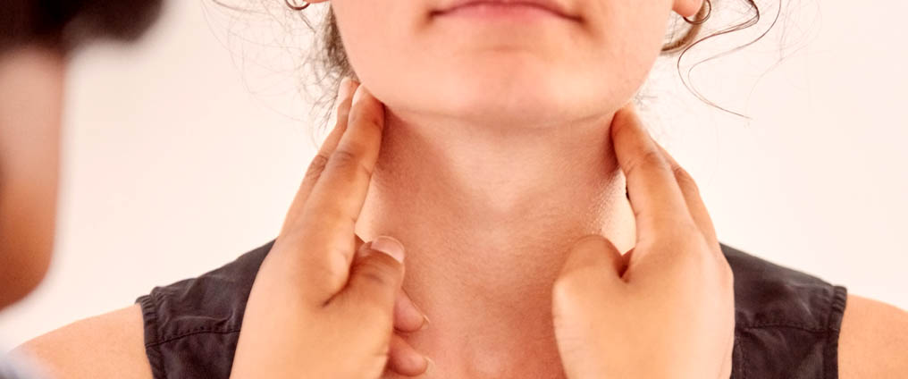 Thyroïde hyperactive (hyperthyroïdie) - Causes, symptômes et traitement